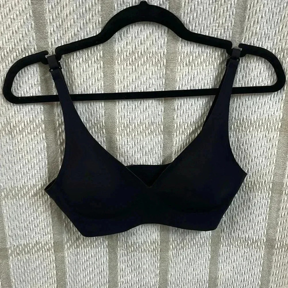 Wirefree Seamless Bra Invisible Deep V Plunge Bra with Removeable Padding - Picture 1 of 6